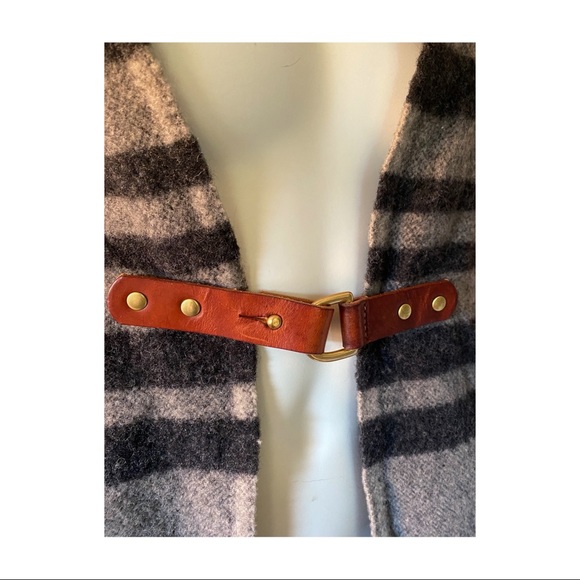 Vintage Woolrich Cape - Picture 4 of 4